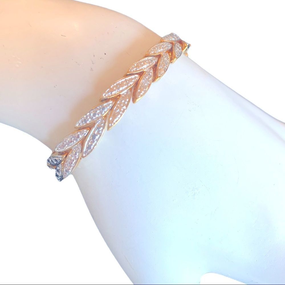 Beautiful Diamond like bracelet earrings set 8” L Gold Silver